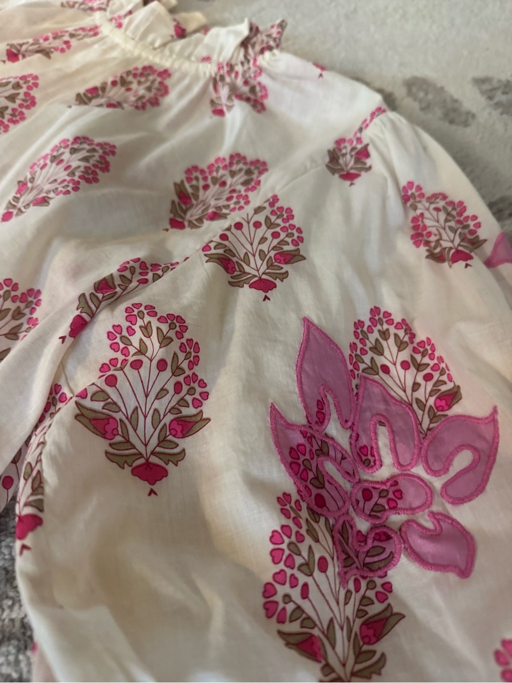 THML Cream and Pink Floral Puff Sleeve Blouse - Picture 2 of 4